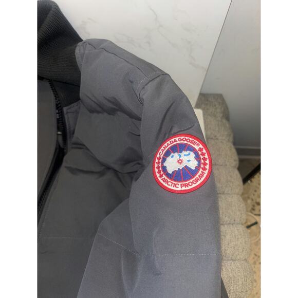 Canada Goose Puffer Jacket in Grey - Excellent Condition - Picture 5 of 5